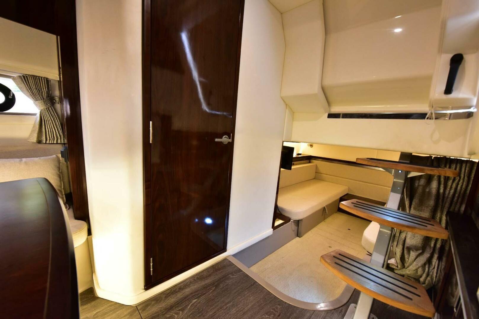 Slide: The Image of Sea Ray 320 Sundancer 2019 - 4580356