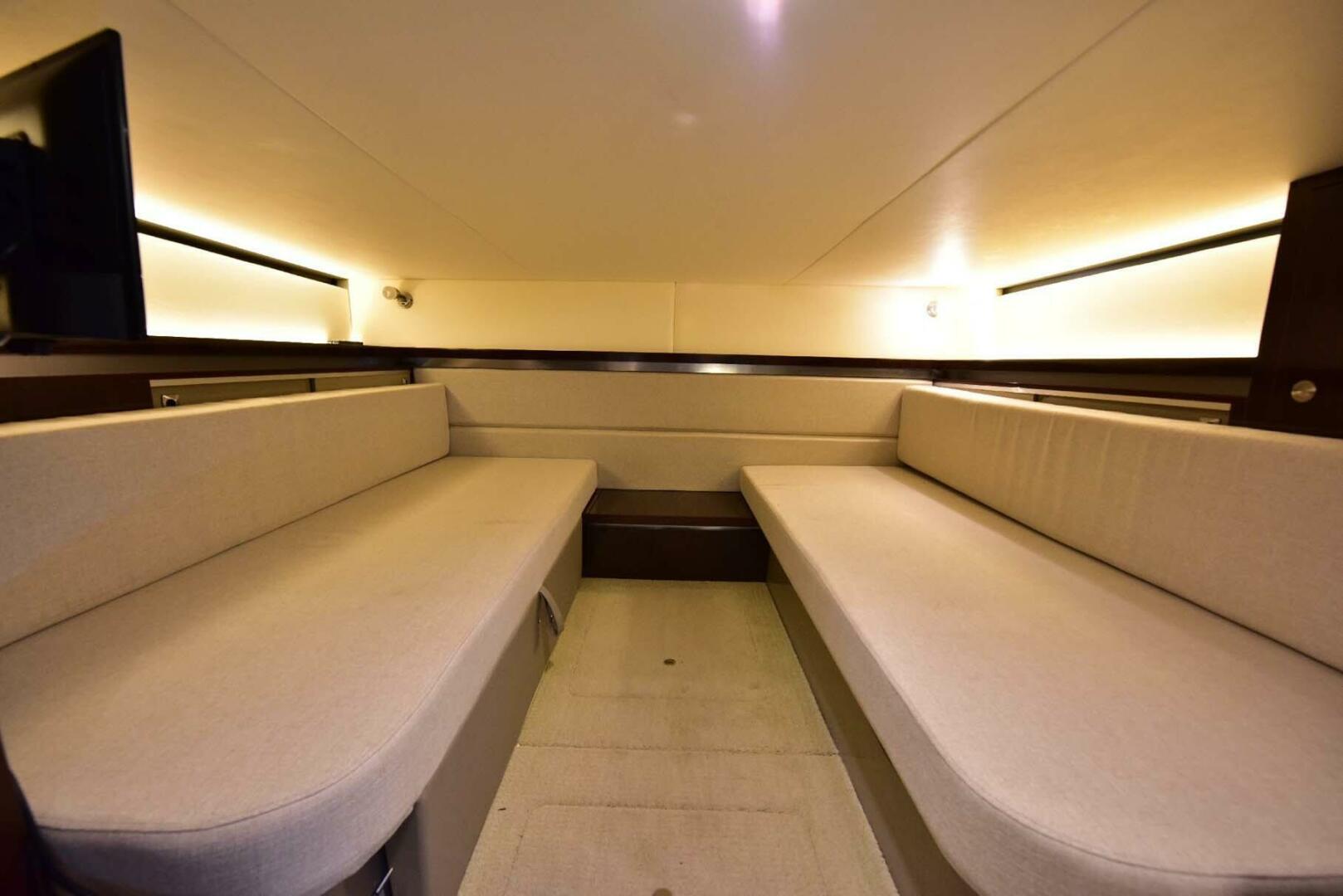 Slide: The Image of Sea Ray 320 Sundancer 2019 - 4580357