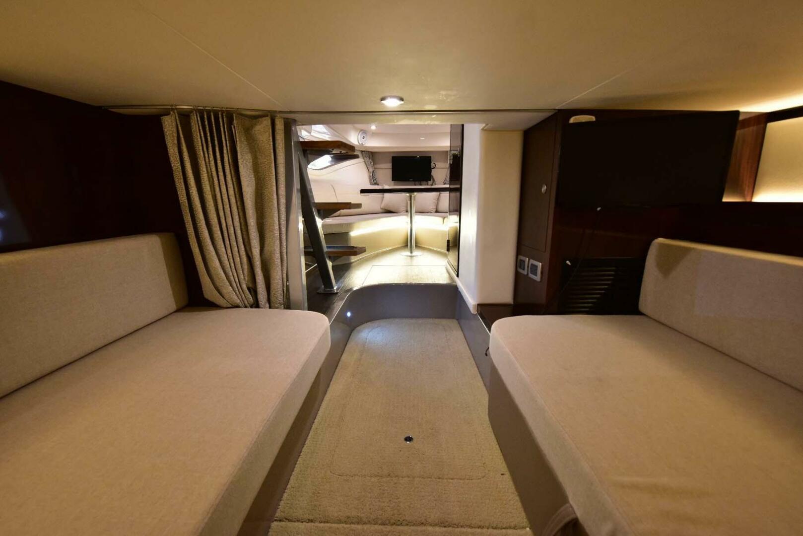 Slide: The Image of Sea Ray 320 Sundancer 2019 - 4580359