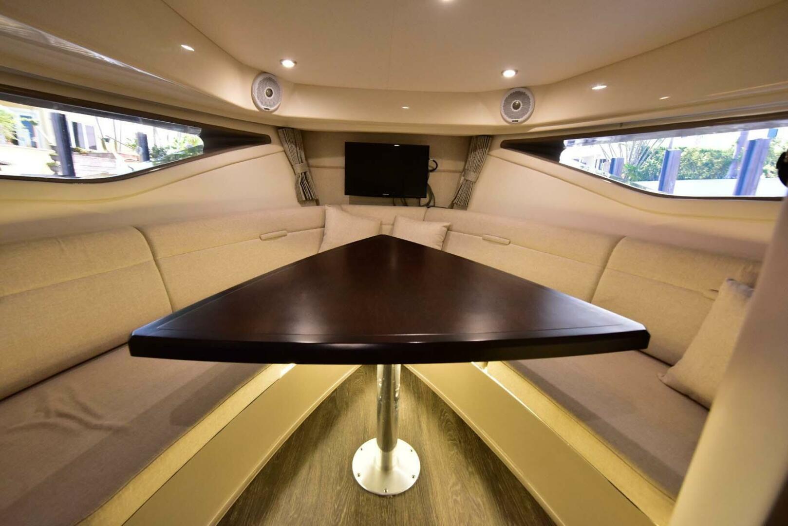 Slide: The Image of Sea Ray 320 Sundancer 2019 - 4580362