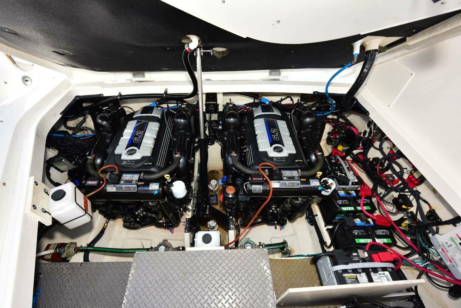 Slide: The Image of Sea Ray 320 Sundancer 2019 - 4580363