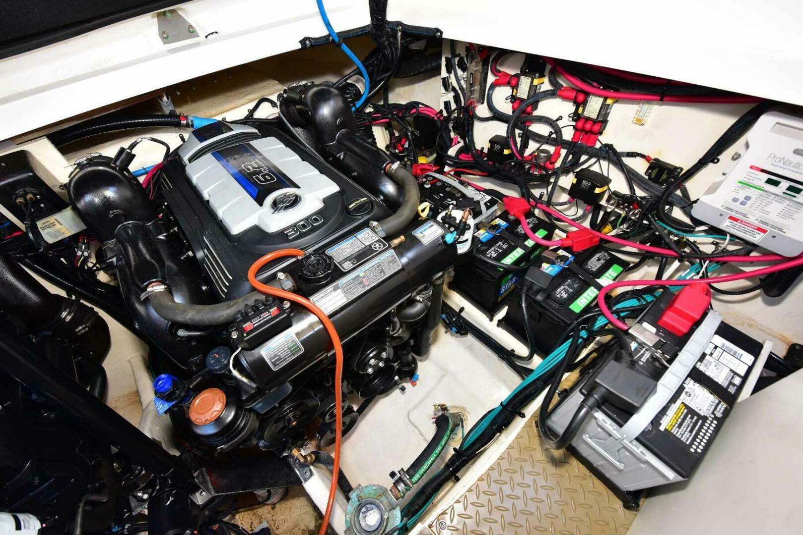 Slide: The Image of Sea Ray 320 Sundancer 2019 - 4580365