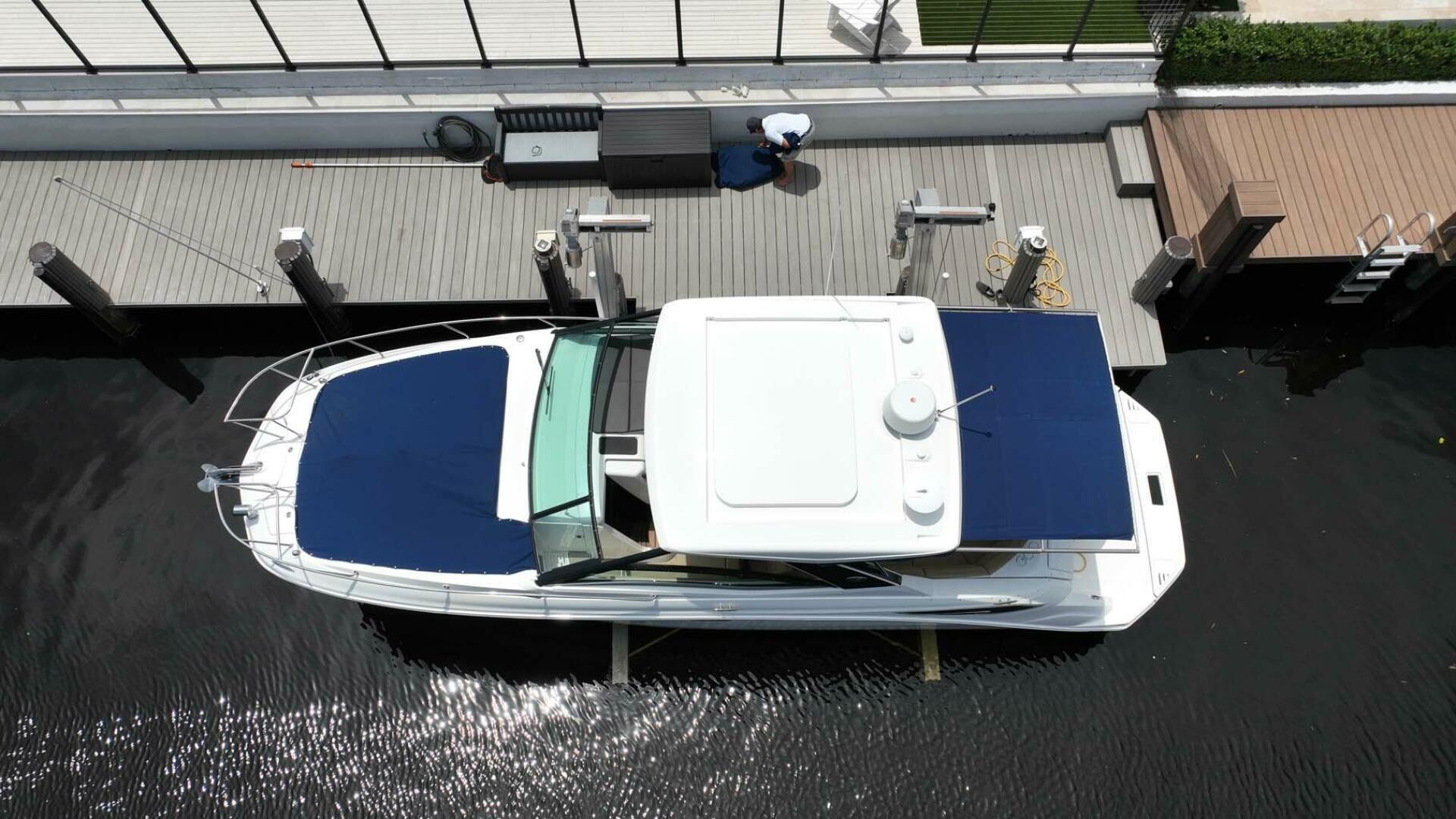 Slide: The Image of Sea Ray 320 Sundancer 2019 - 4580376