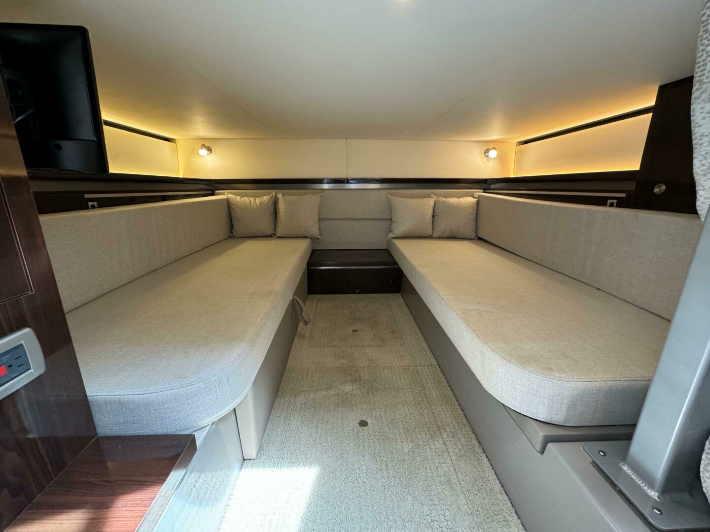 Slide: The Image of Sea Ray 320 Sundancer 2020 - 4504341
