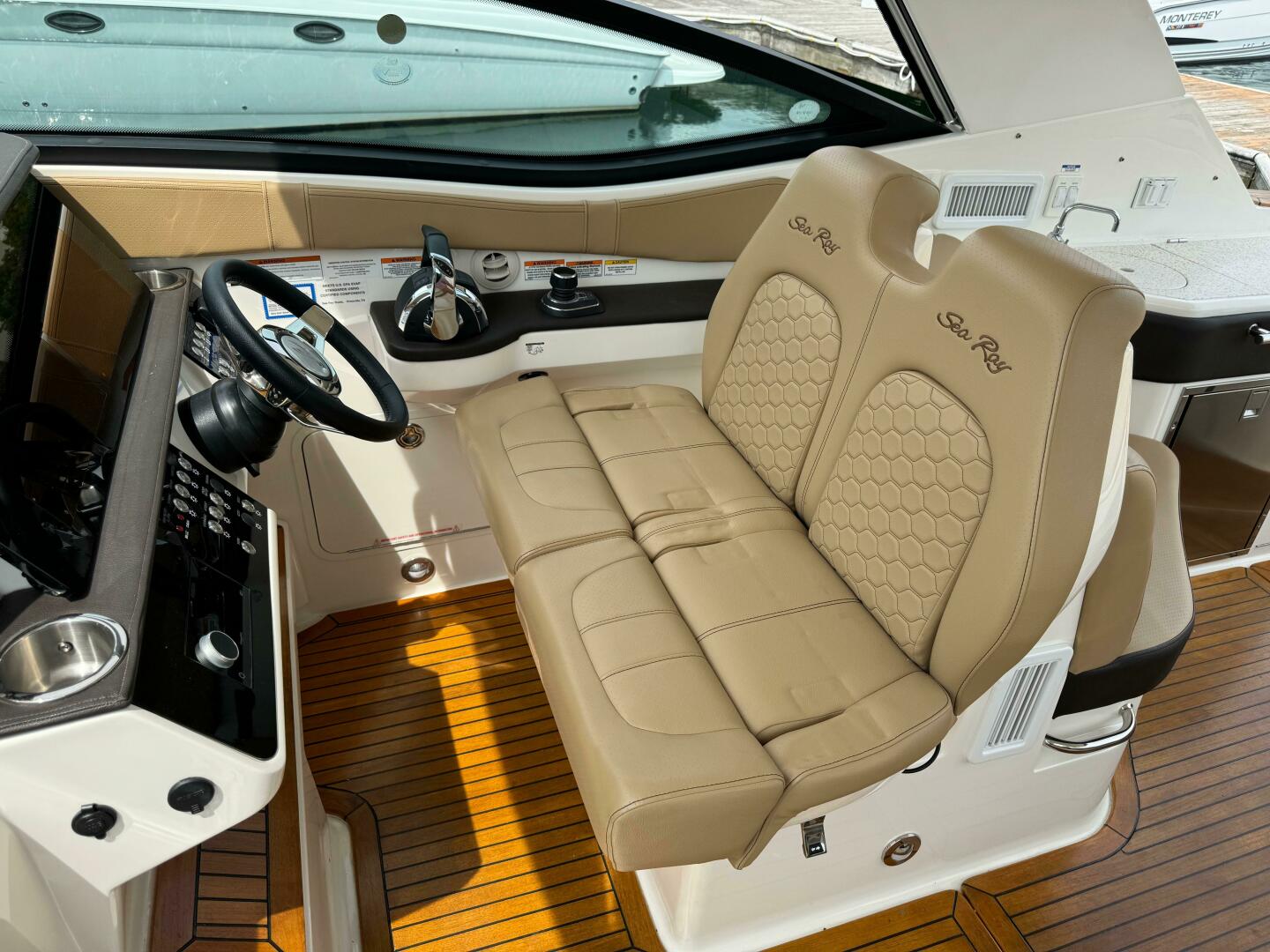 Slide: The Image of Sea Ray 320 Sundancer 2020 - 4504365
