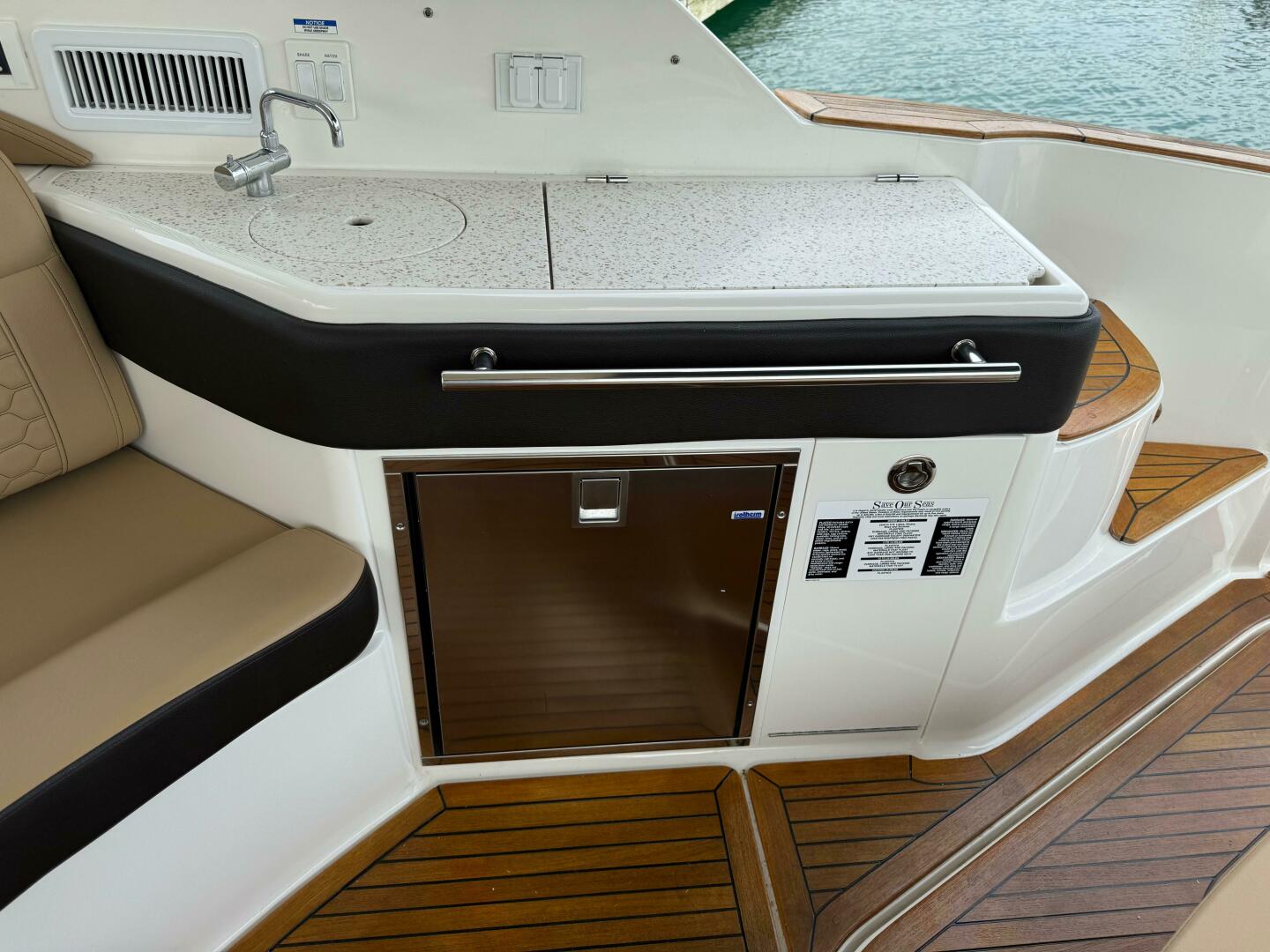 Slide: The Image of Sea Ray 320 Sundancer 2020 - 4504370