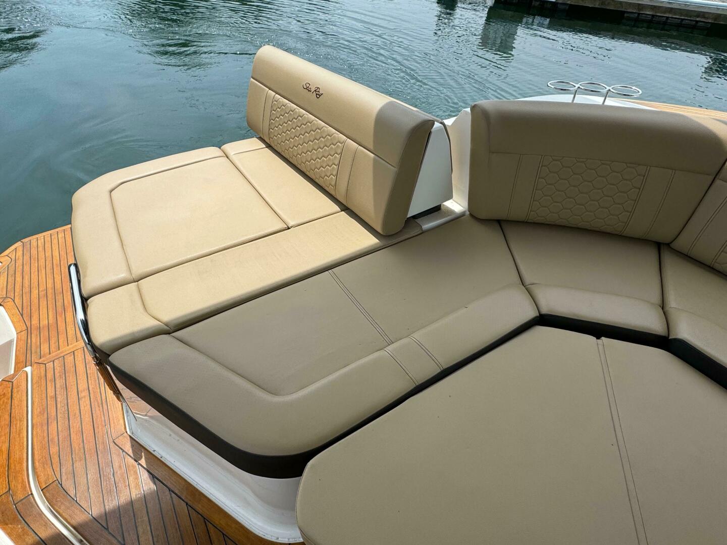 Slide: The Image of Sea Ray 320 Sundancer 2020 - 4504376