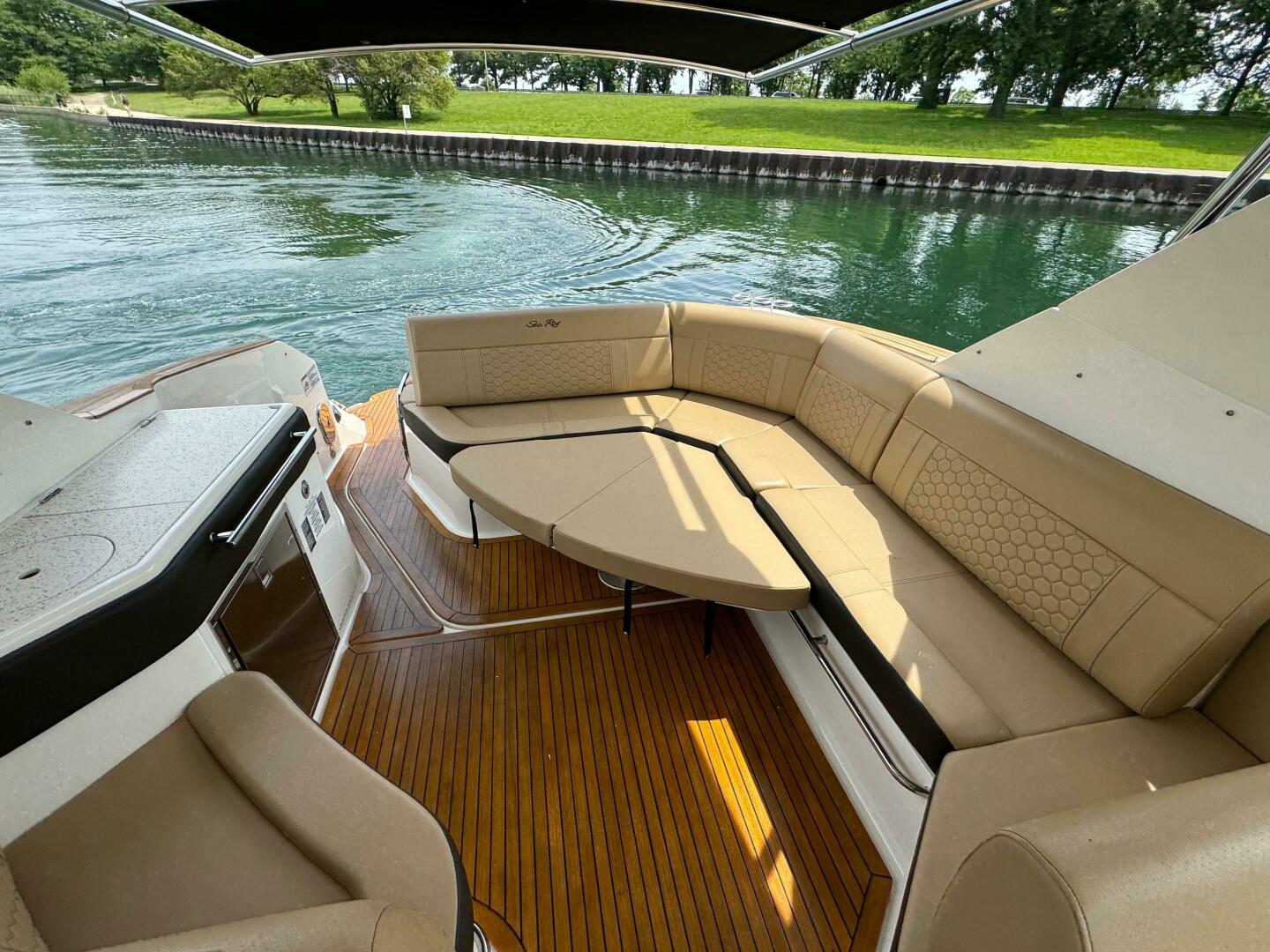 Slide: The Image of Sea Ray 320 Sundancer 2020 - 4504379