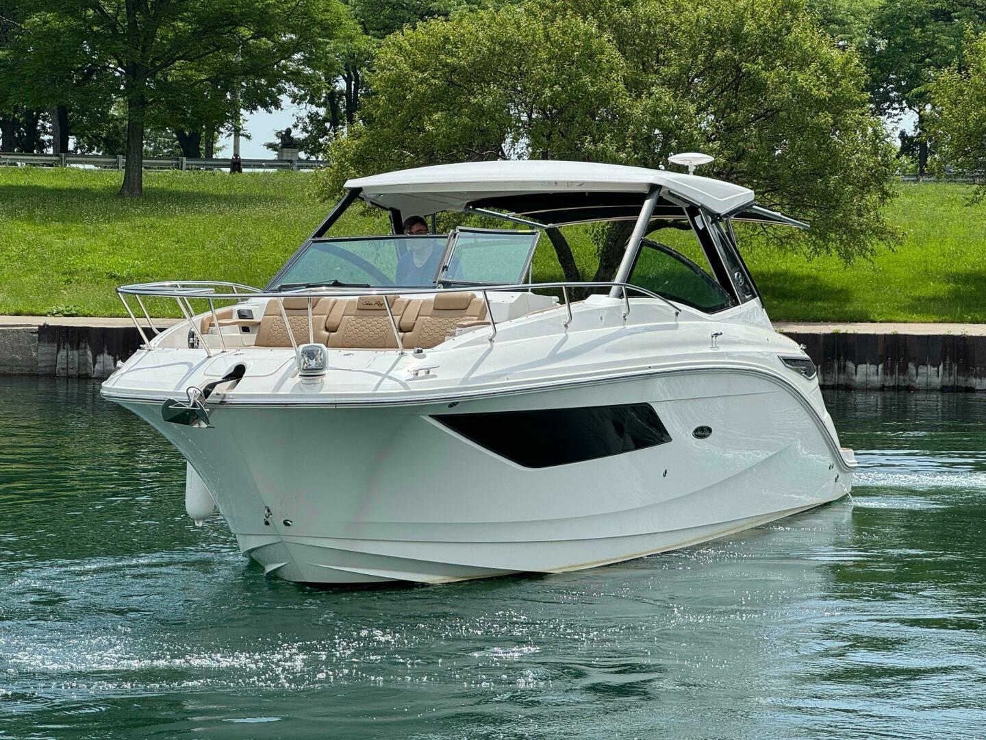 Slide: The Image of Sea Ray 320 Sundancer 2020 - 4504380