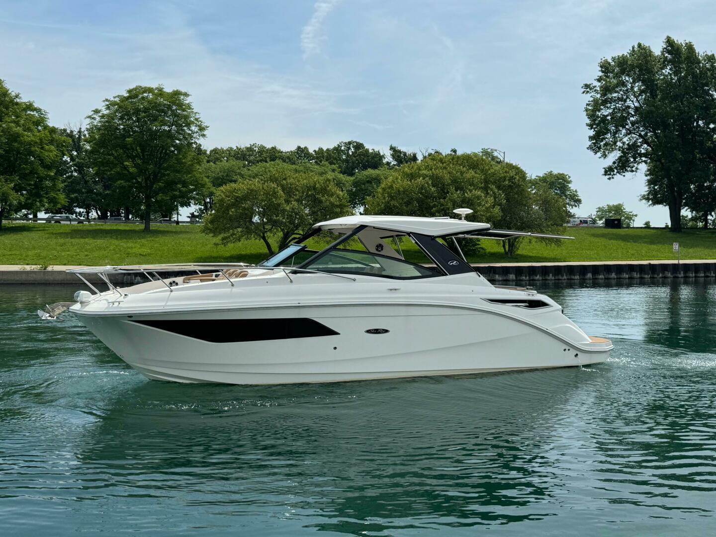 Slide: The Image of Sea Ray 320 Sundancer 2020 - 4504382