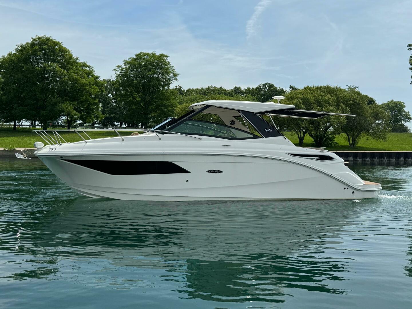 Slide: The Image of Sea Ray 320 Sundancer 2020 - 4504384