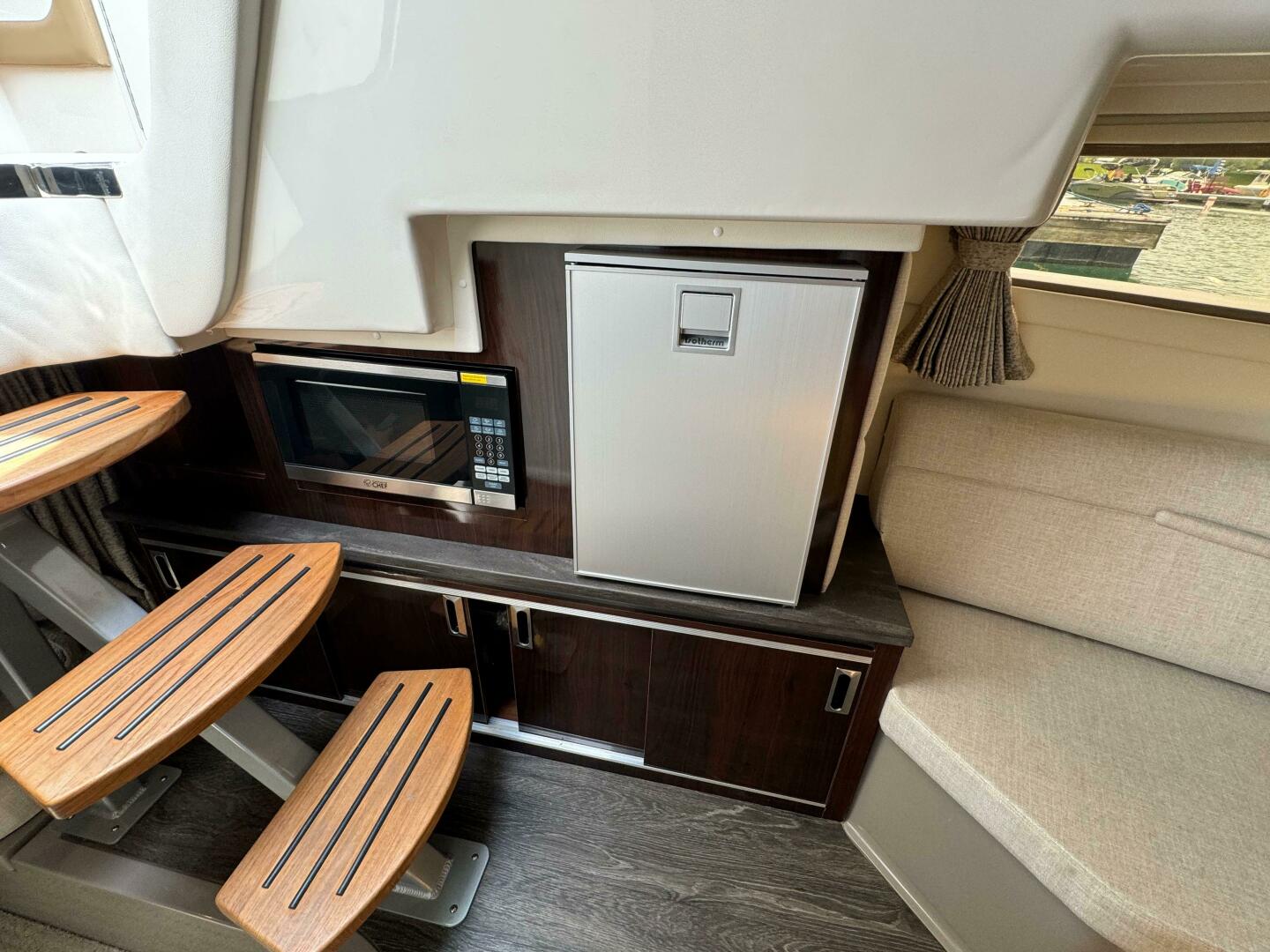 Slide: The Image of Sea Ray 320 Sundancer 2020 - 4504346
