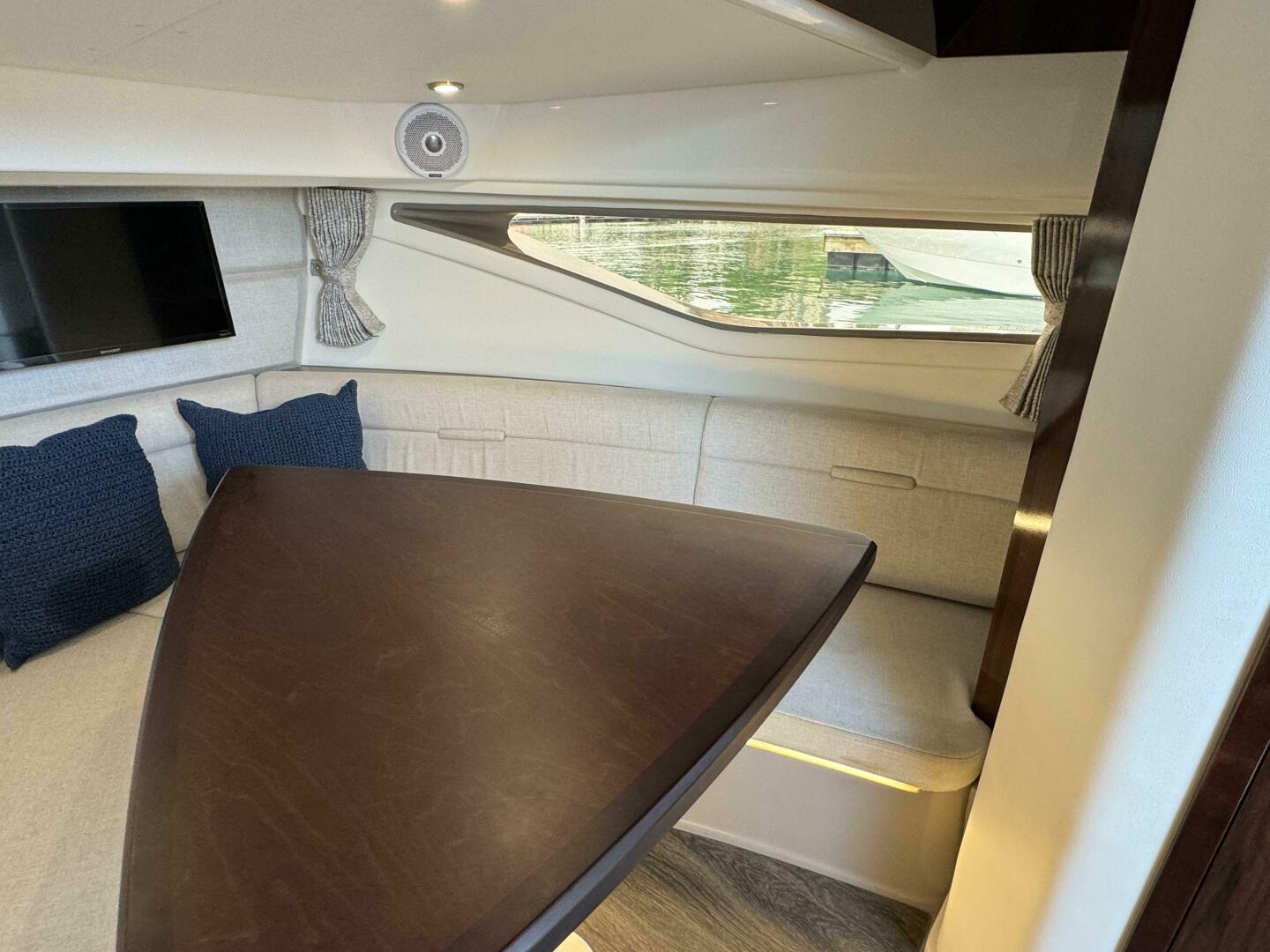 Slide: The Image of Sea Ray 320 Sundancer 2020 - 4504353