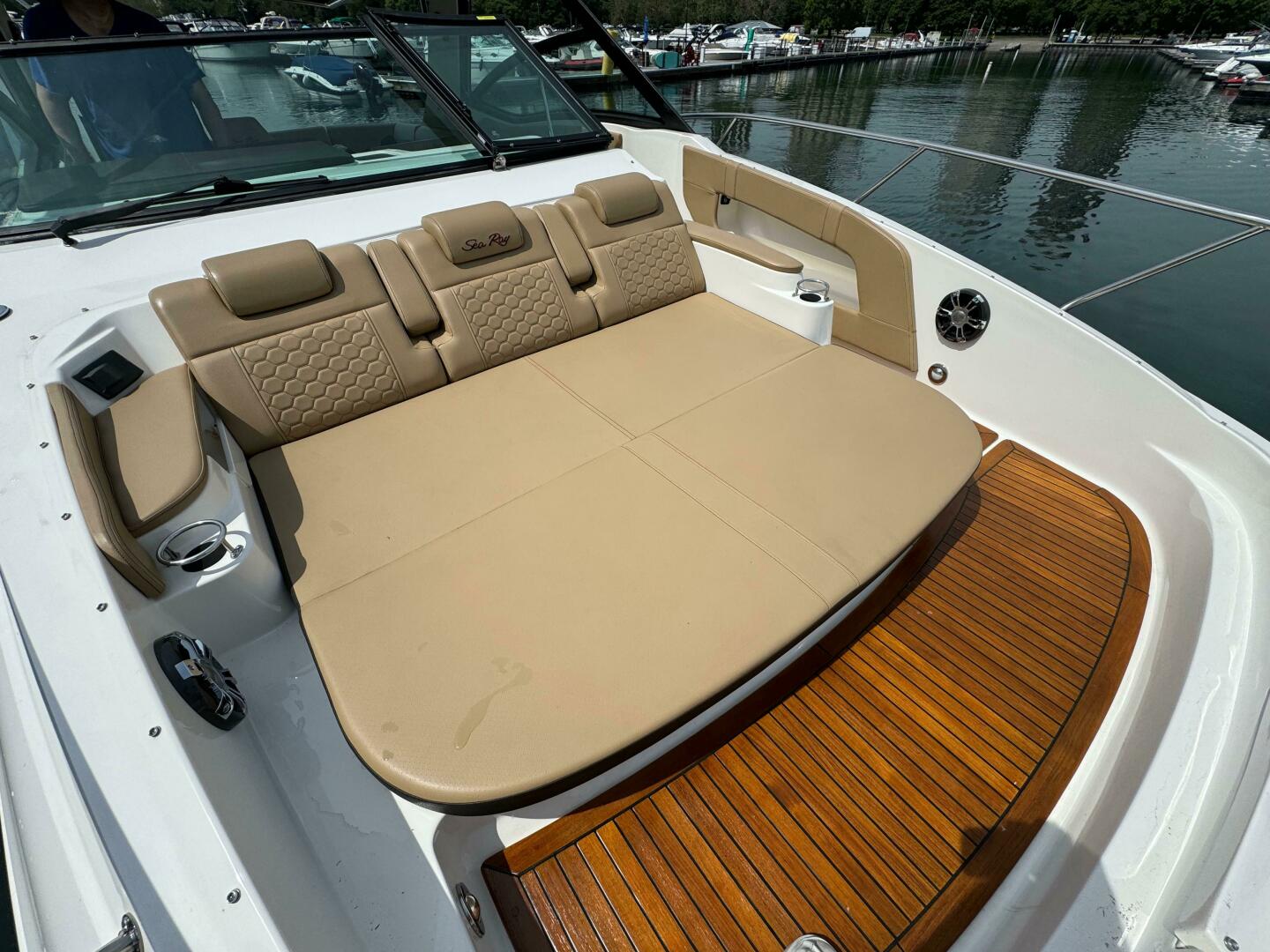 Slide: The Image of Sea Ray 320 Sundancer 2020 - 4504359