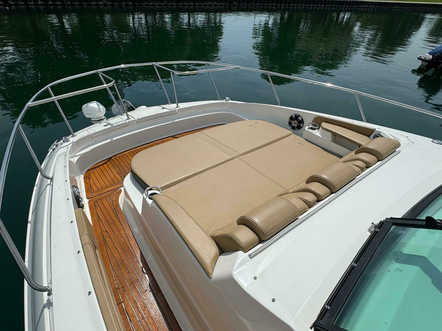 Slide: The Image of Sea Ray 320 Sundancer 2020 - 4504360