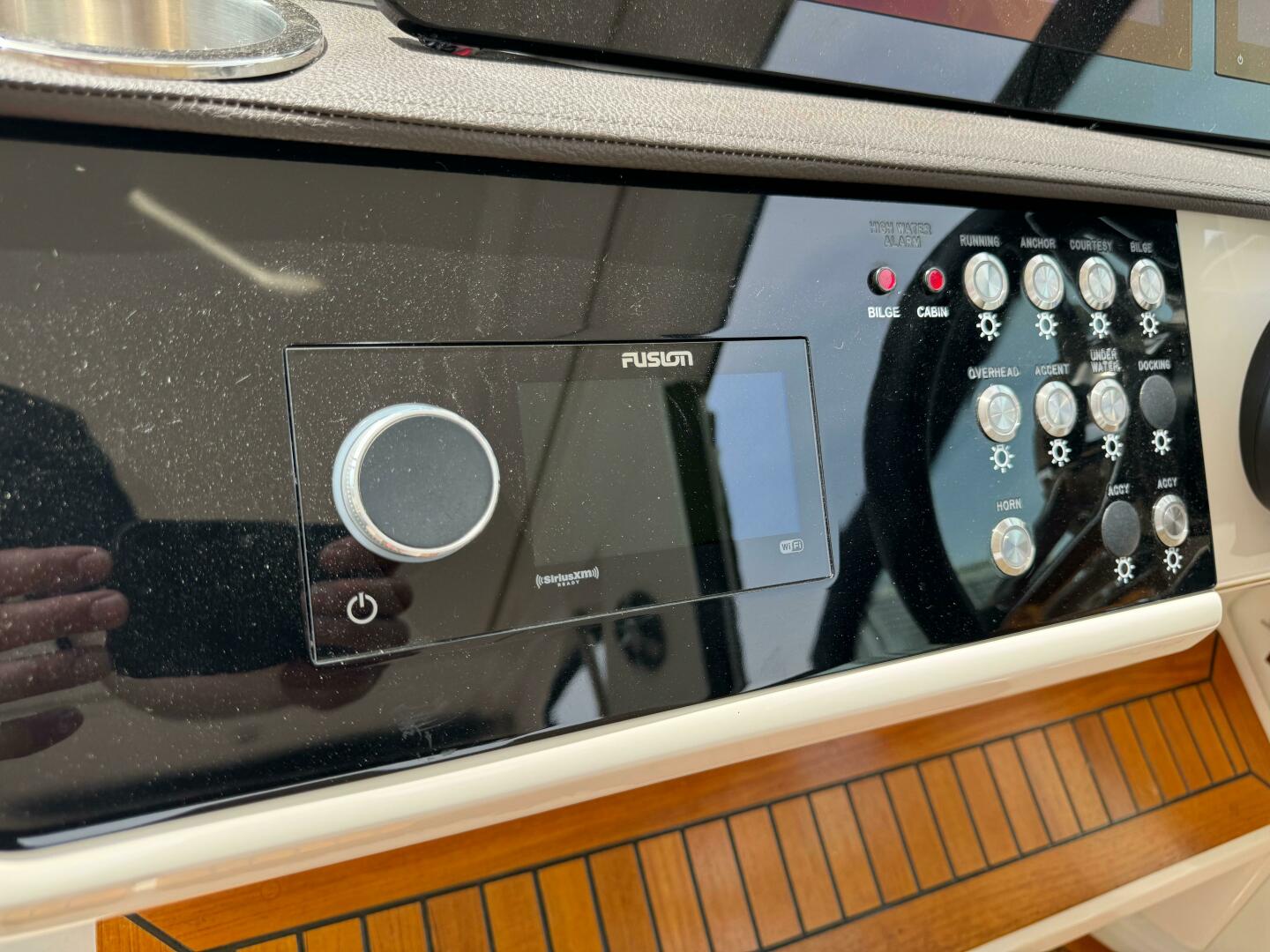 Slide: The Image of Sea Ray 320 Sundancer 2020 - 4504362