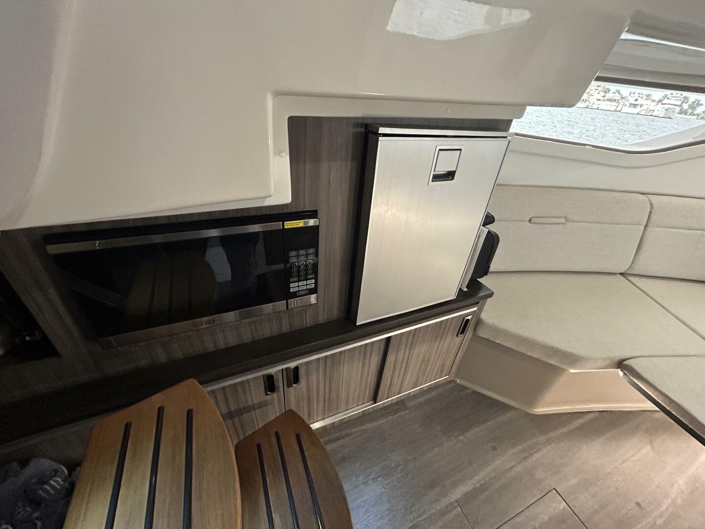 Slide: The Image of 2021 320 Sundancer - Moor To Sea - Galley - 3934974