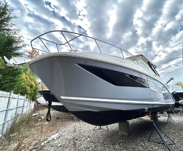Slide: The Image of Sea Ray 320 Sundancer 2021 - 51