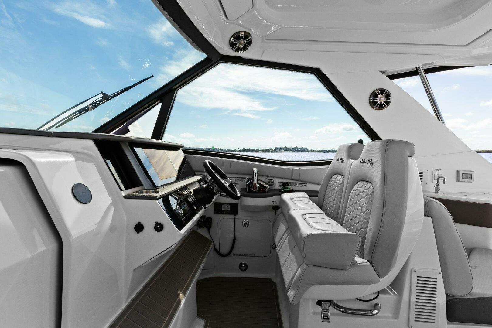 Slide: The Image of 2022 Sea Ray 32 Dancer Helm - 4738812