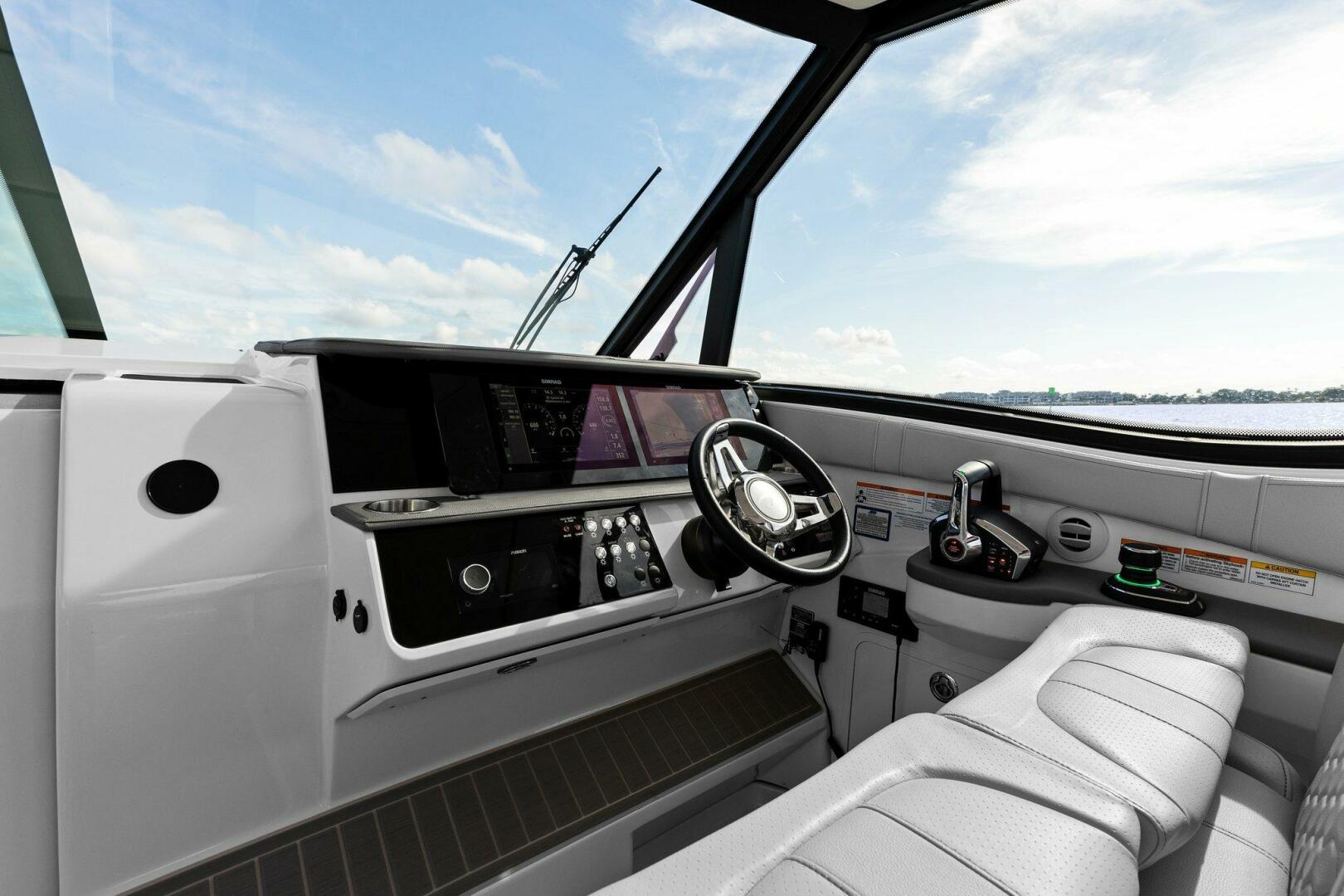 Slide: The Image of 2022 Sea Ray 32 Dancer Helm - 4738810