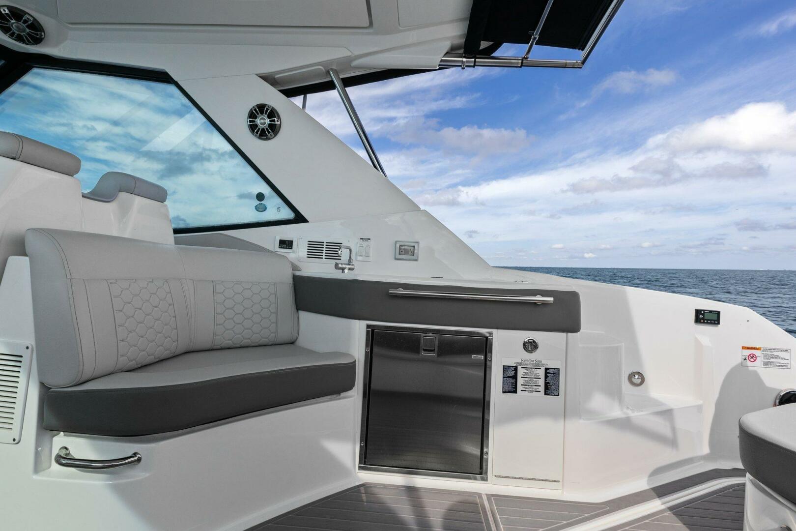 Slide: The Image of 2022 Sea Ray 32 Dancer - 4738827