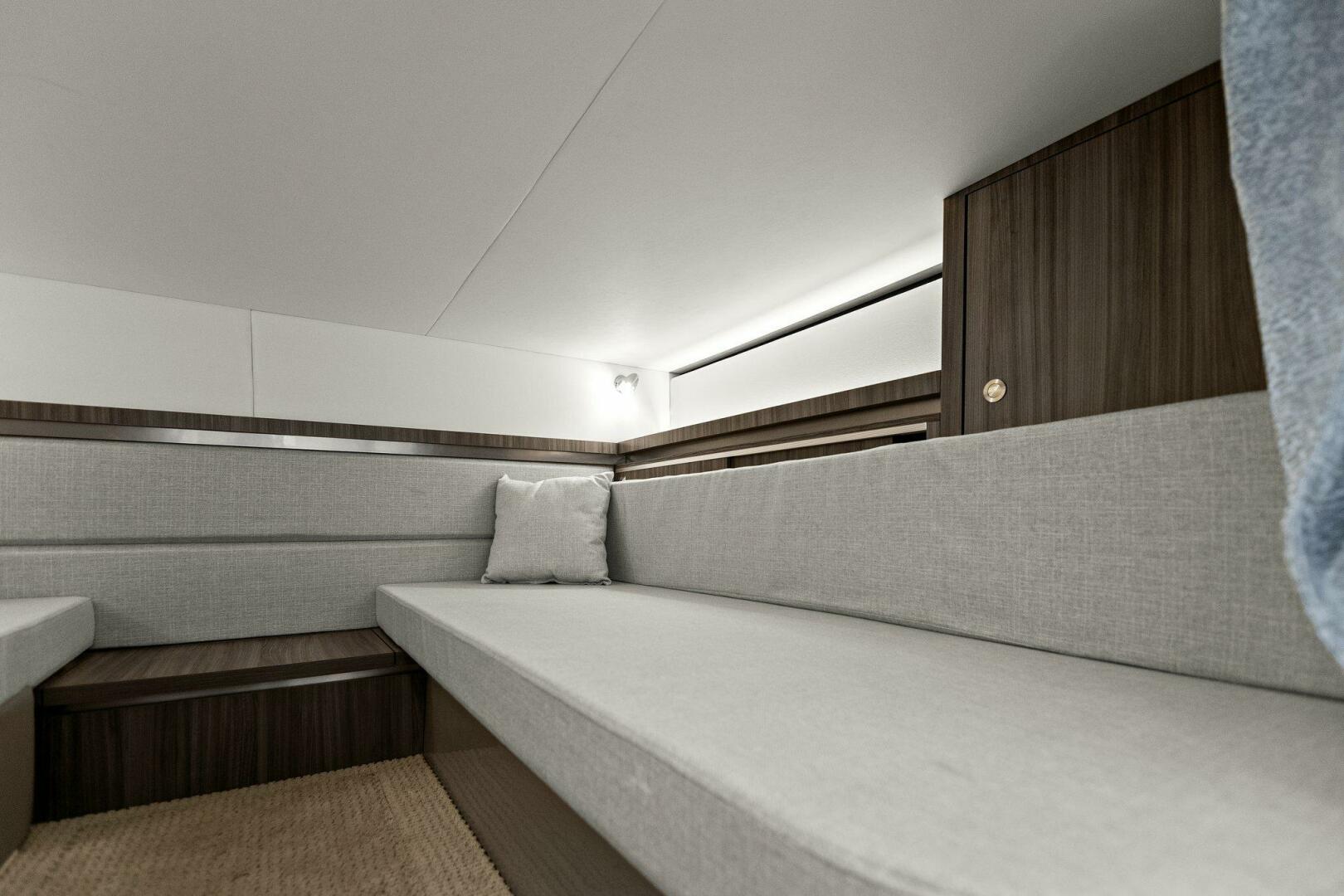 Slide: The Image of 2022 Sea Ray 32 Dancer Forward Cabin - 4738768