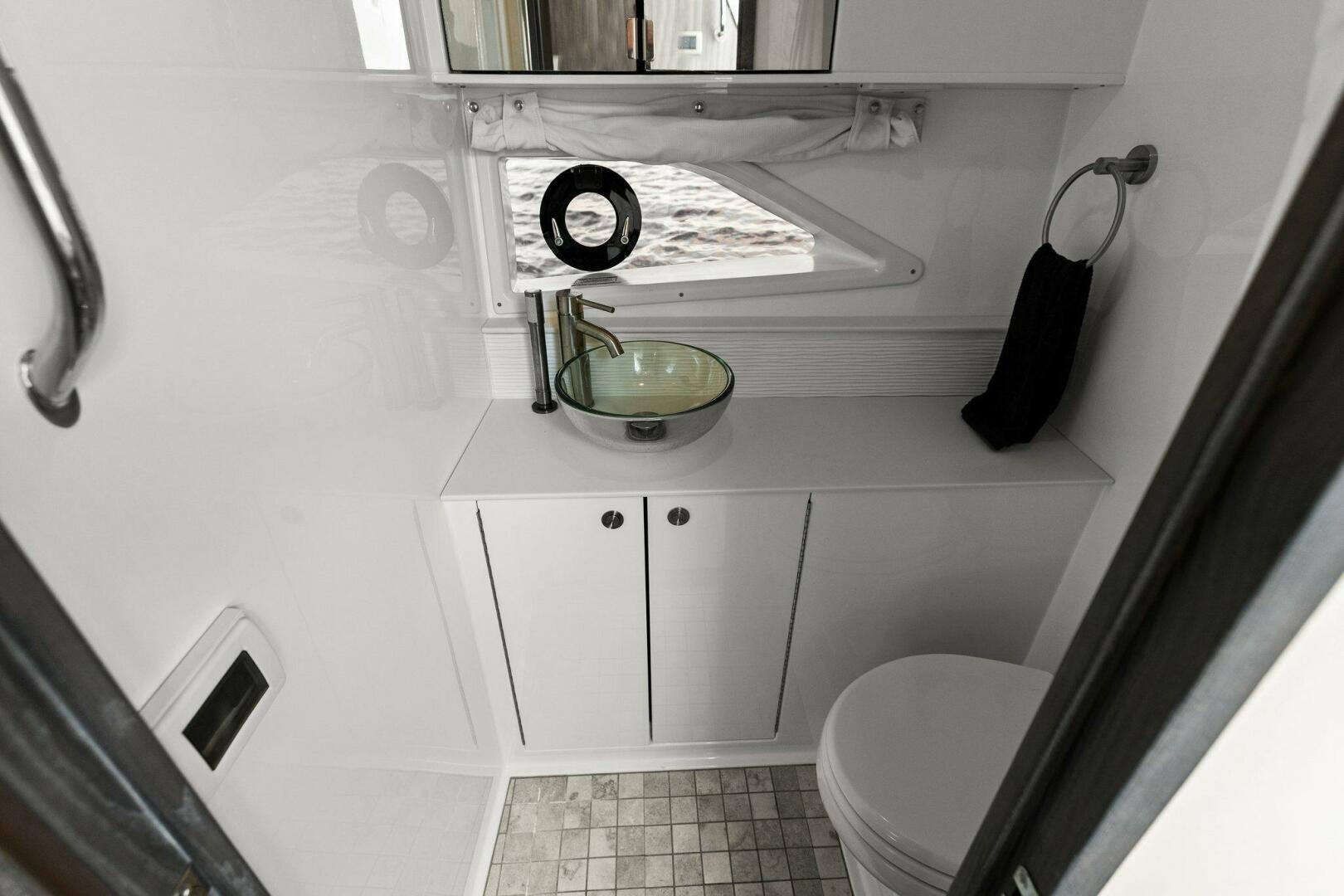 Slide: The Image of 2022 Sea Ray 32 Dancer Head - 4738776