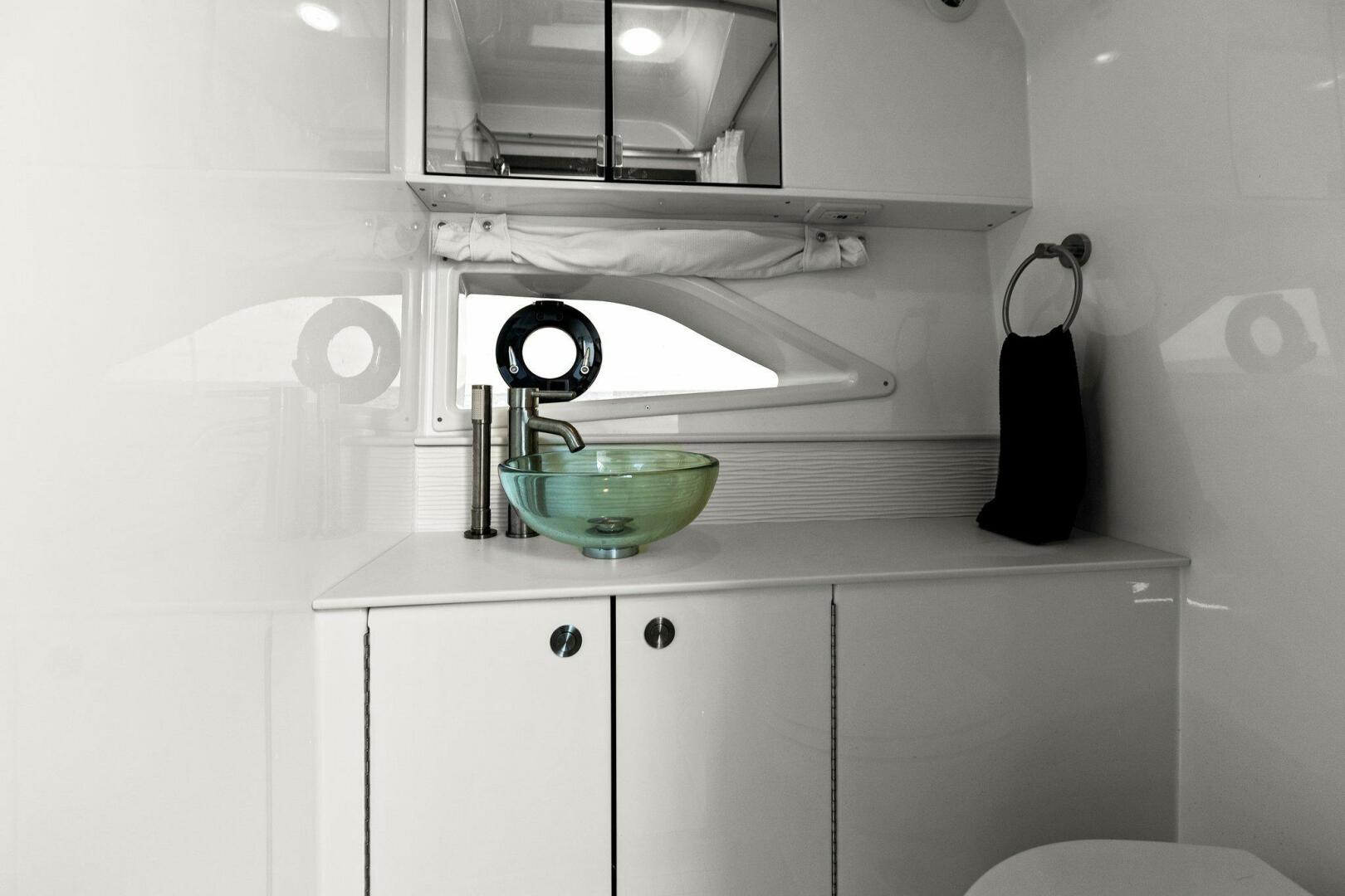 Slide: The Image of 2022 Sea Ray 32 Dancer Head - 4738782