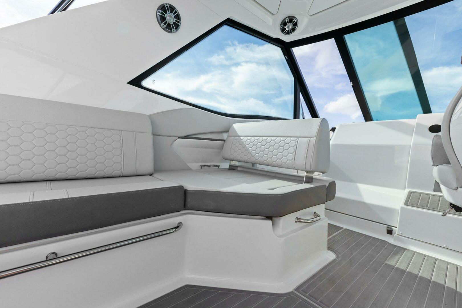 Slide: The Image of 2022 Sea Ray 32 Dancer Cockpit - 4738821