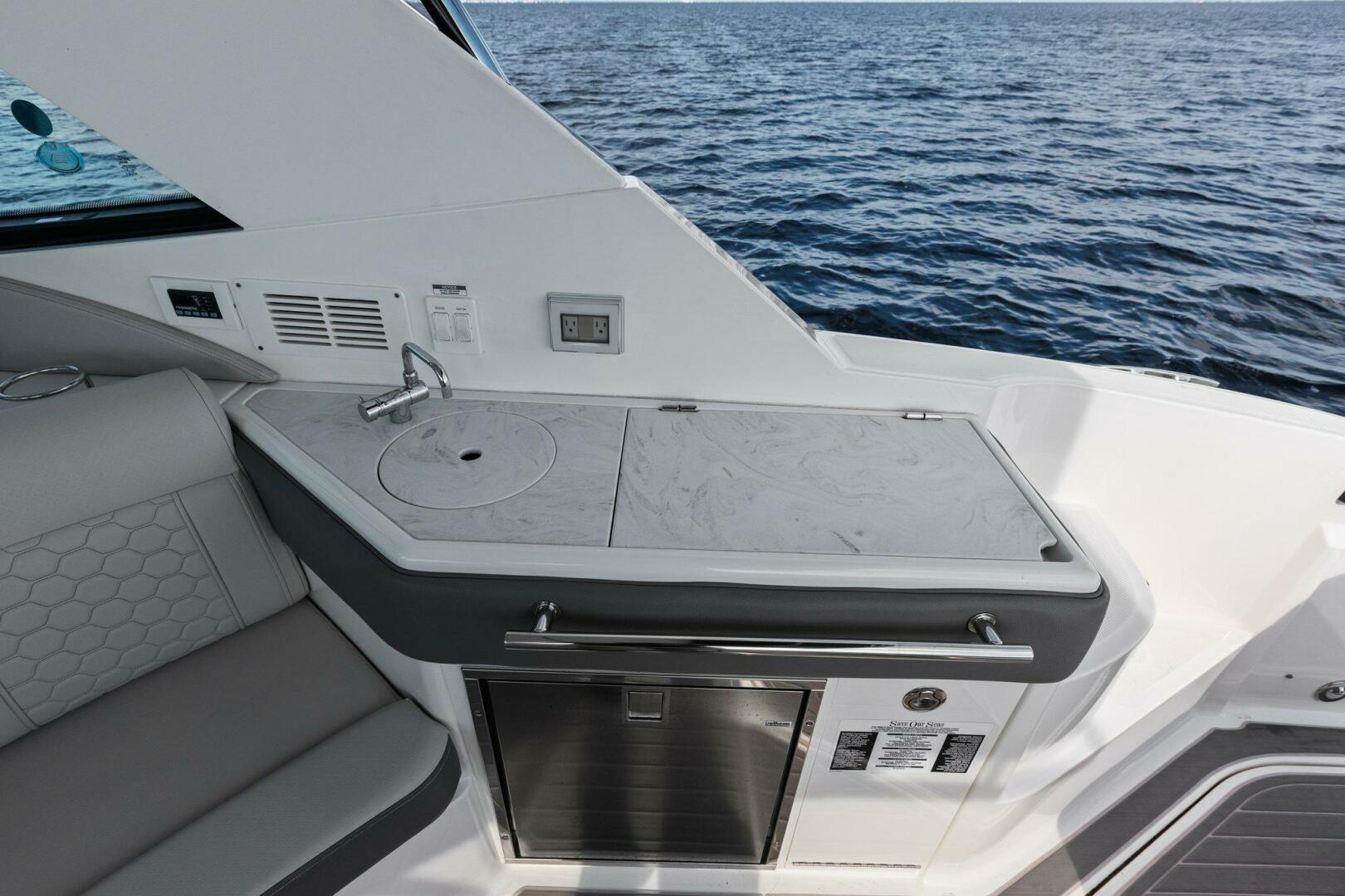 Slide: The Image of 2022 Sea Ray 32 Dancer - 4738829