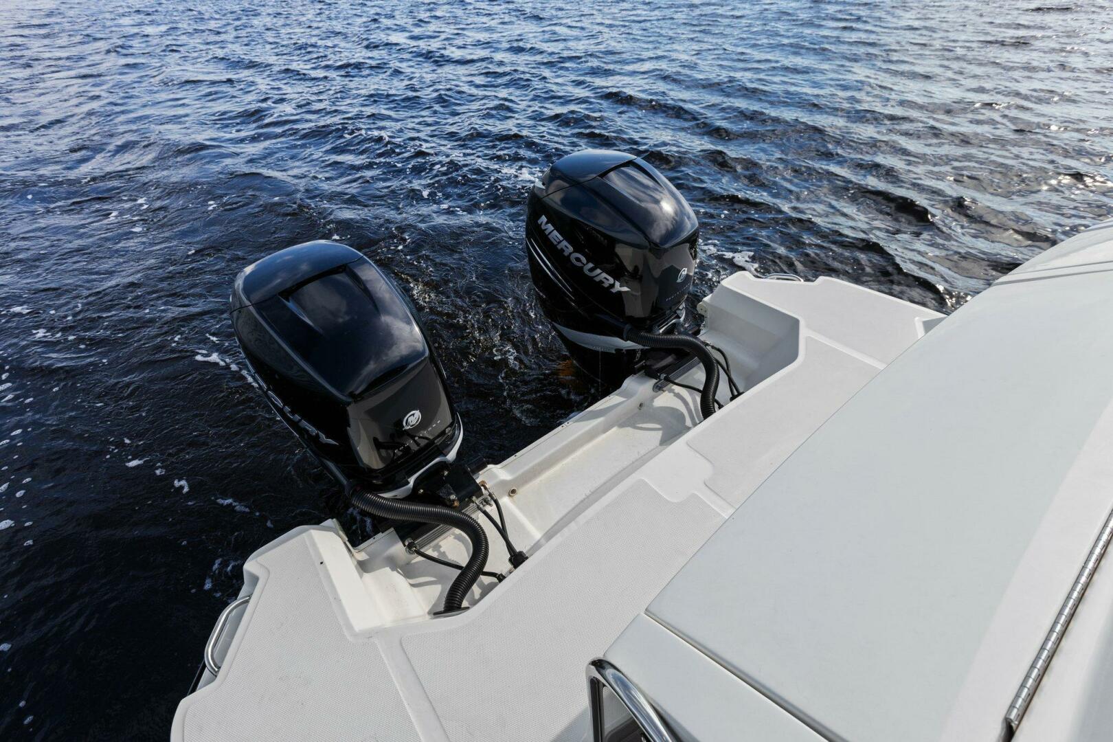 Slide: The Image of 2022 Sea Ray 32 Dancer Engines - 4738832