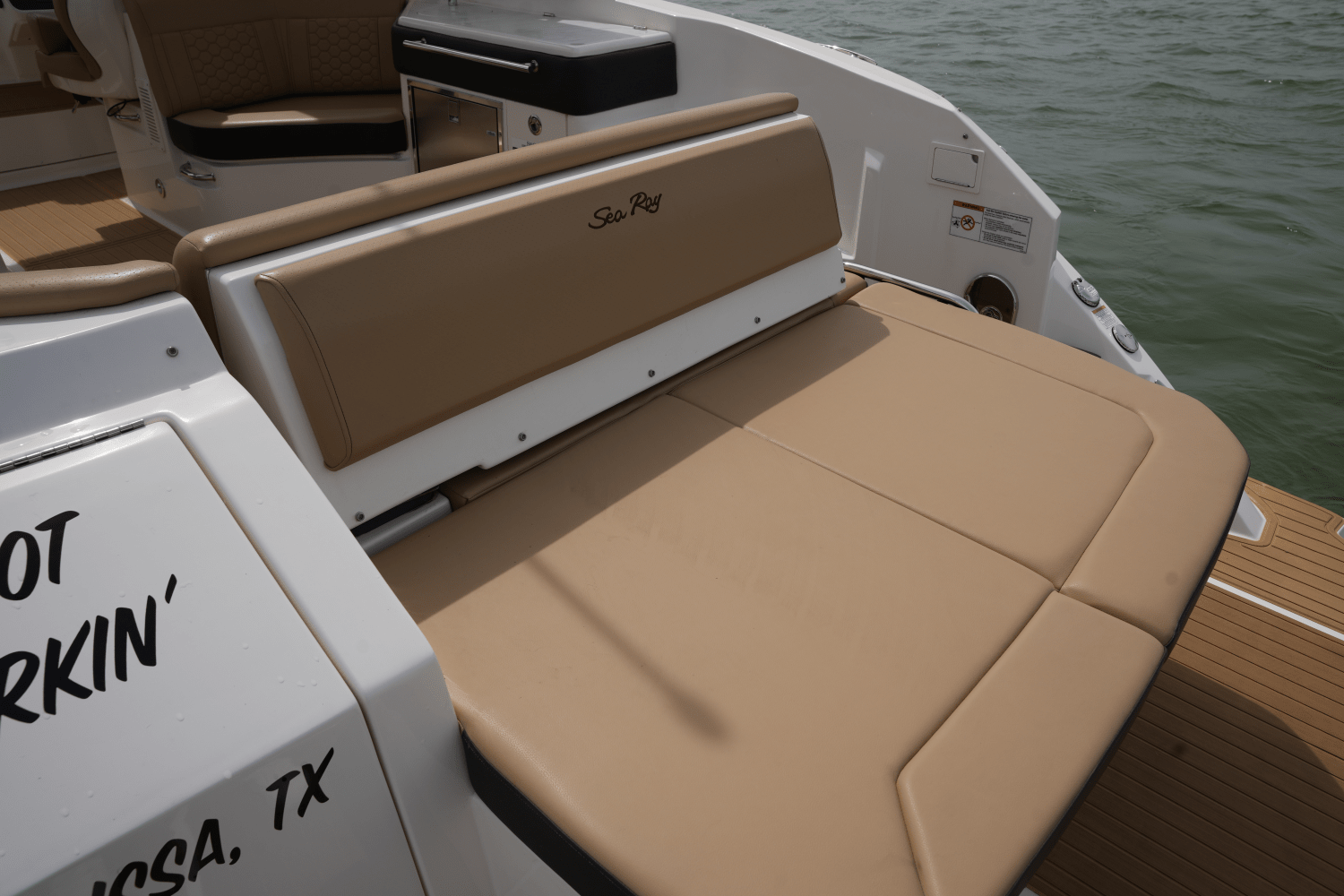 Slide: The Image of Sea Ray 320 SUNDANCER 2023 - 11