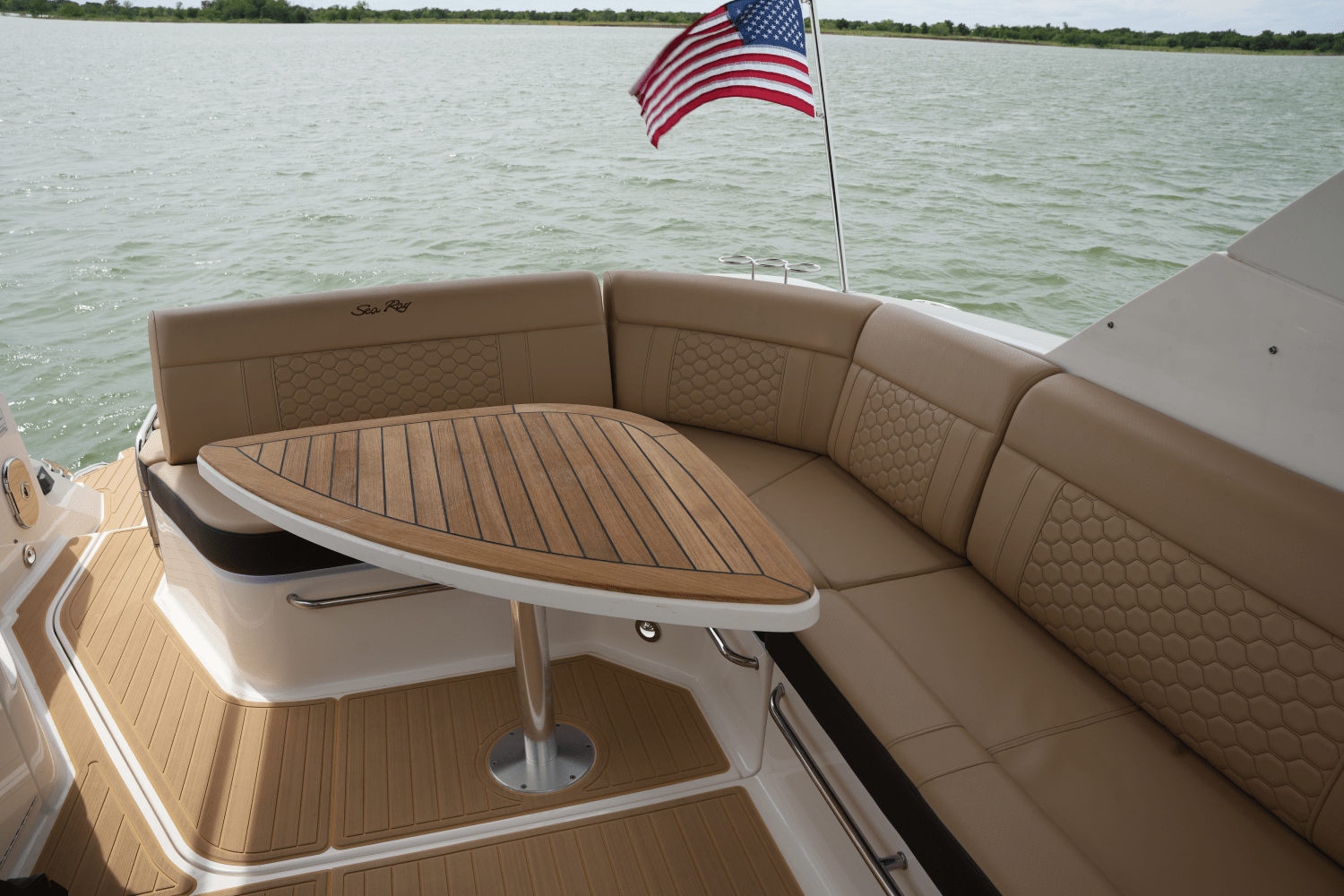 Slide: The Image of Sea Ray 320 SUNDANCER 2023 - 15