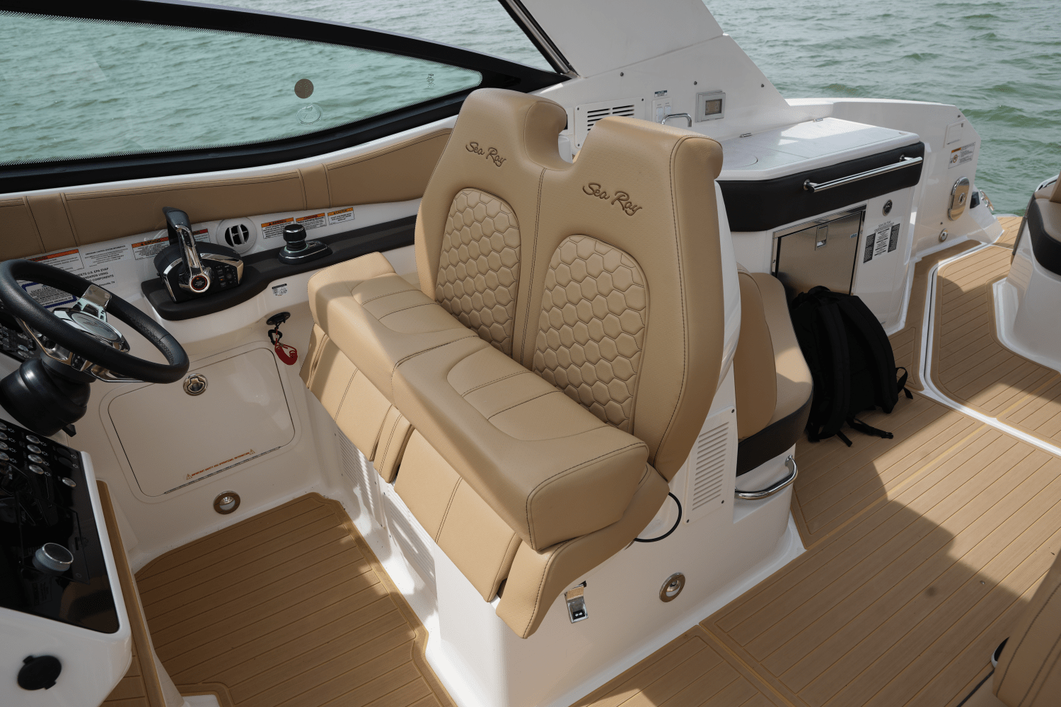Slide: The Image of Sea Ray 320 SUNDANCER 2023 - 24