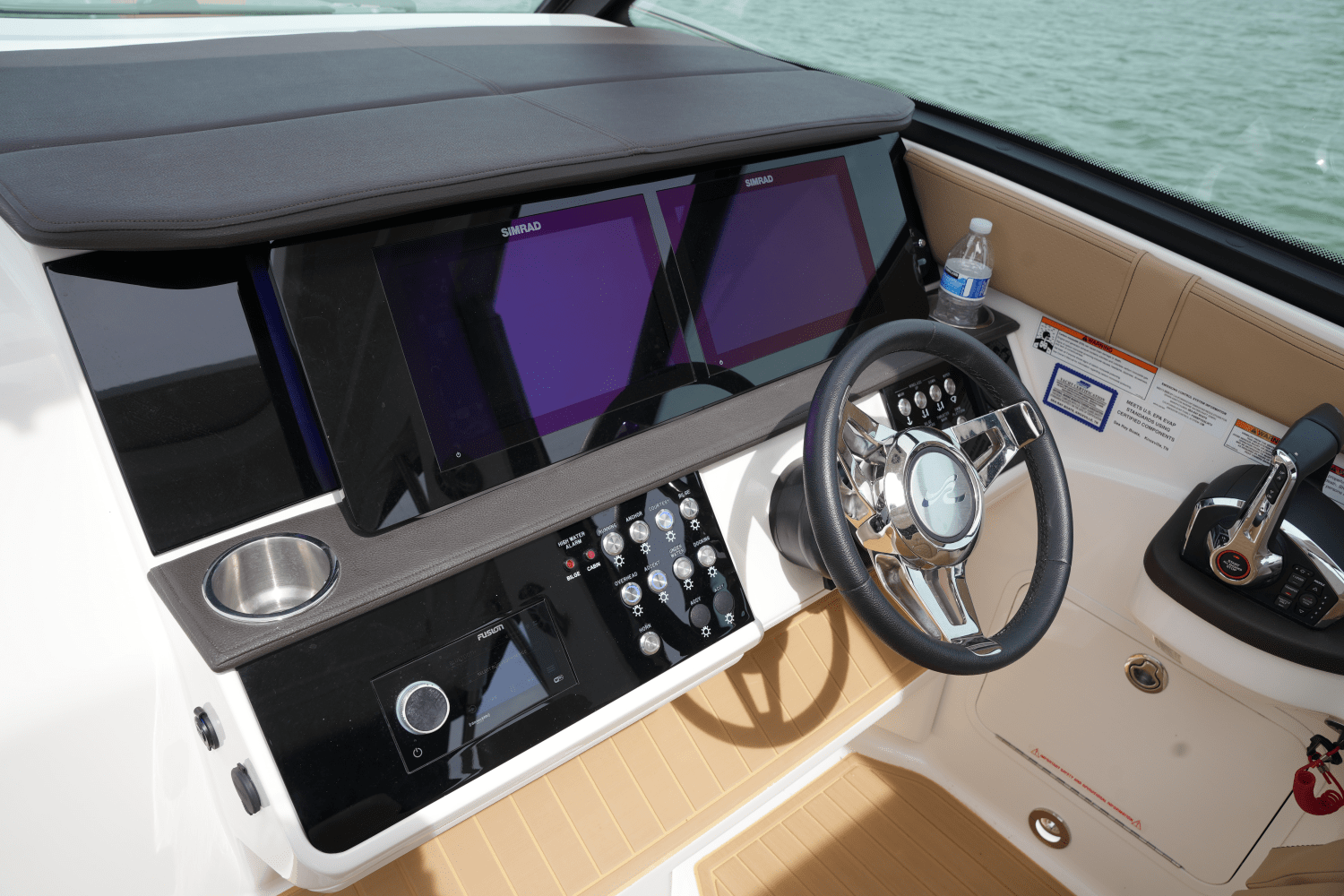Slide: The Image of Sea Ray 320 SUNDANCER 2023 - 26