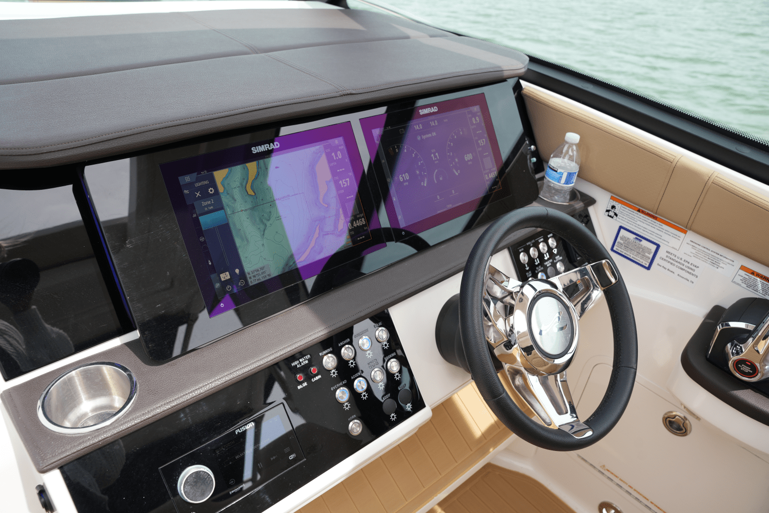 Slide: The Image of Sea Ray 320 SUNDANCER 2023 - 27