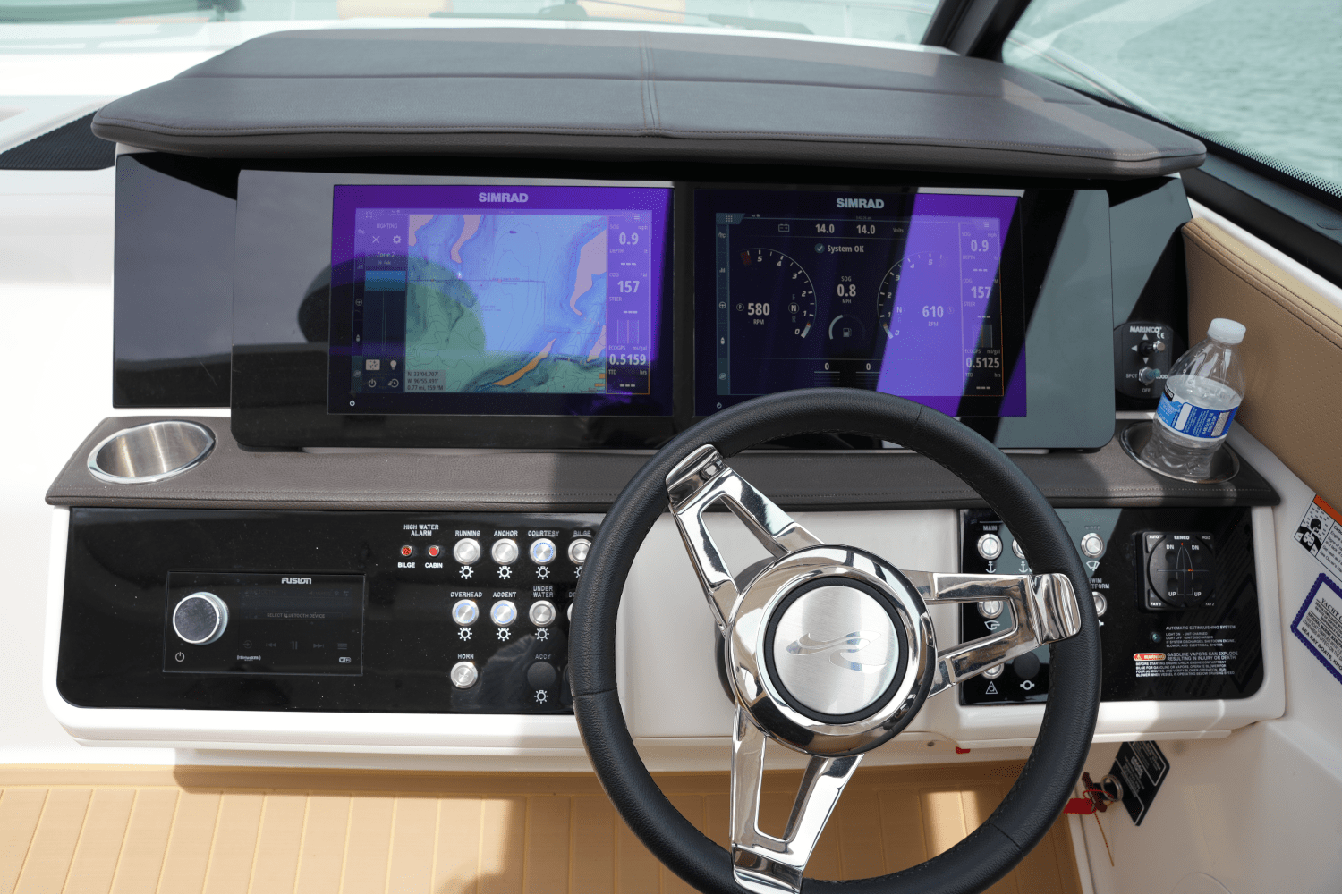 Slide: The Image of Sea Ray 320 SUNDANCER 2023 - 28