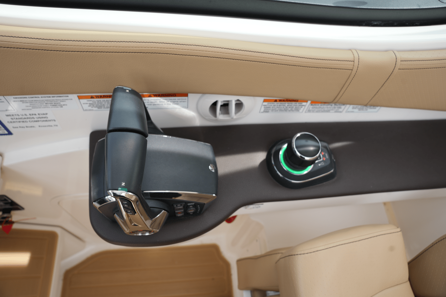 Slide: The Image of Sea Ray 320 SUNDANCER 2023 - 29