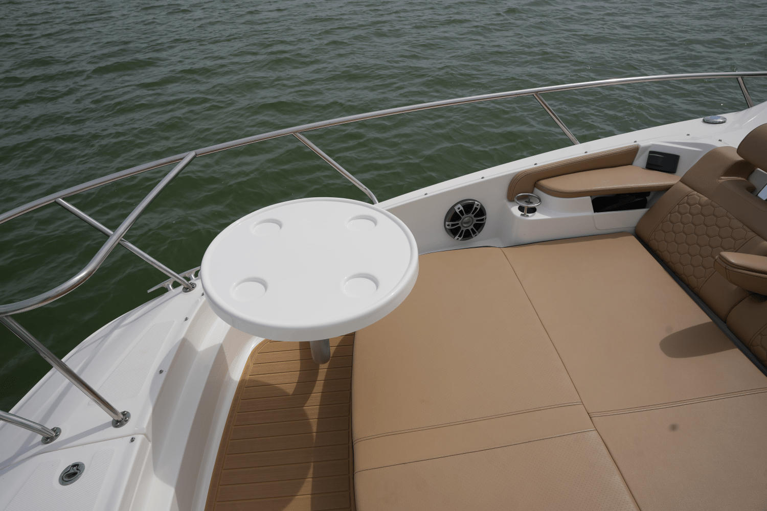 Slide: The Image of Sea Ray 320 SUNDANCER 2023 - 34