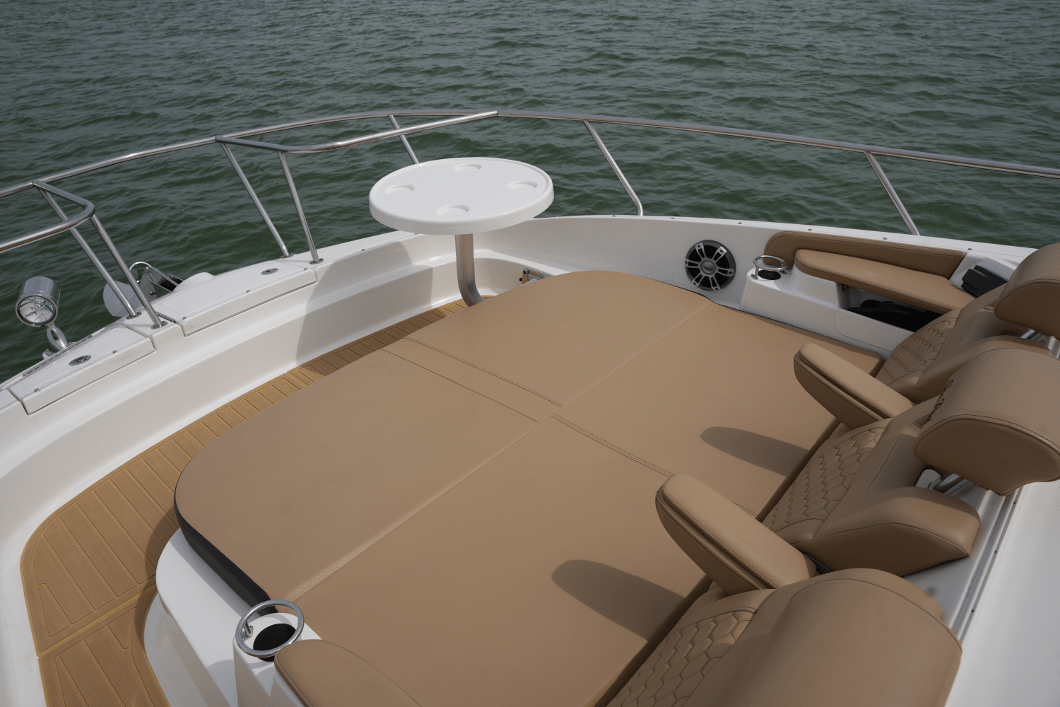 Slide: The Image of Sea Ray 320 SUNDANCER 2023 - 35