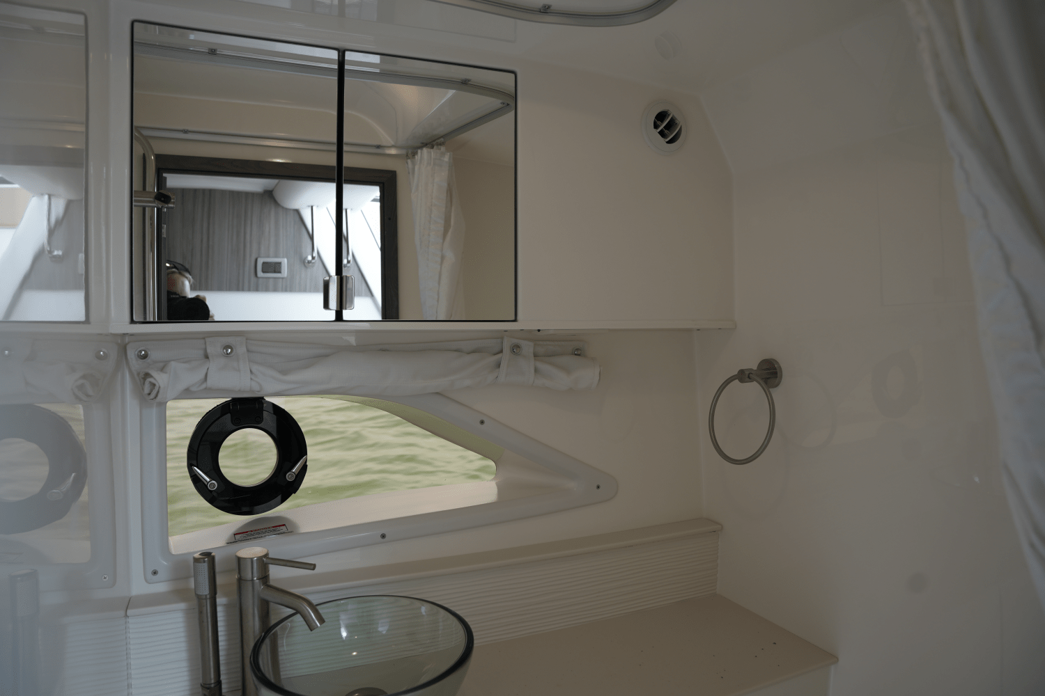 Slide: The Image of Sea Ray 320 SUNDANCER 2023 - 46