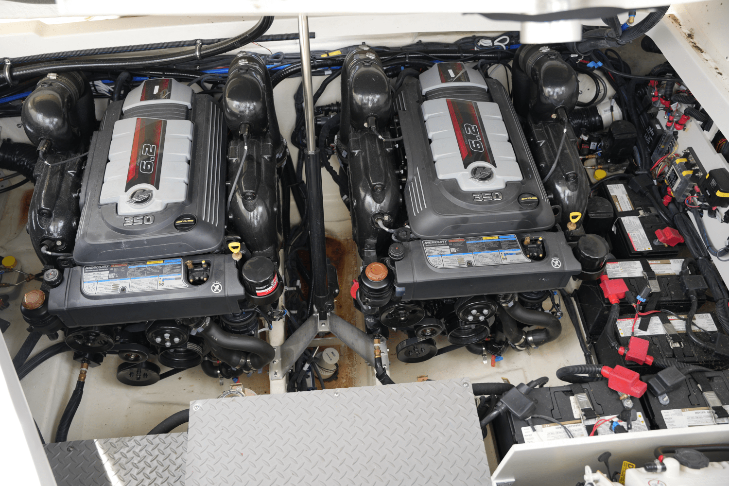 Slide: The Image of Sea Ray 320 SUNDANCER 2023 - 53