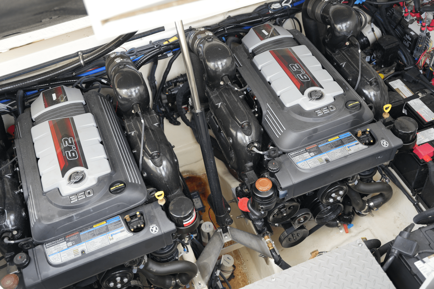 Slide: The Image of Sea Ray 320 SUNDANCER 2023 - 54