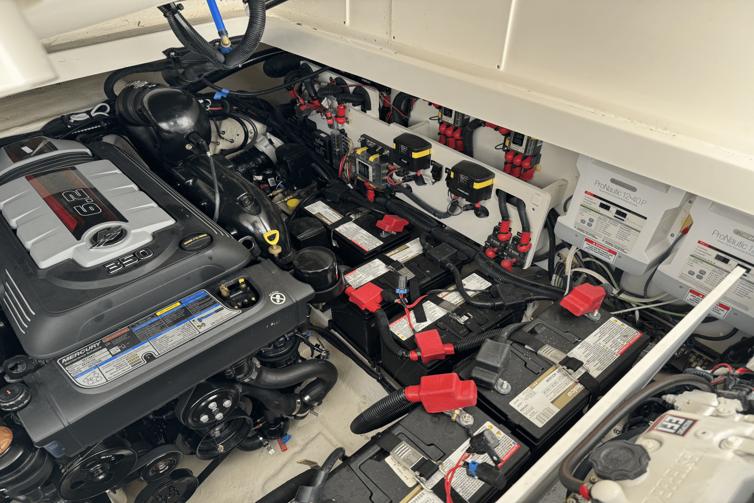 Slide: The Image of Sea Ray 320 SUNDANCER 2023 - 57