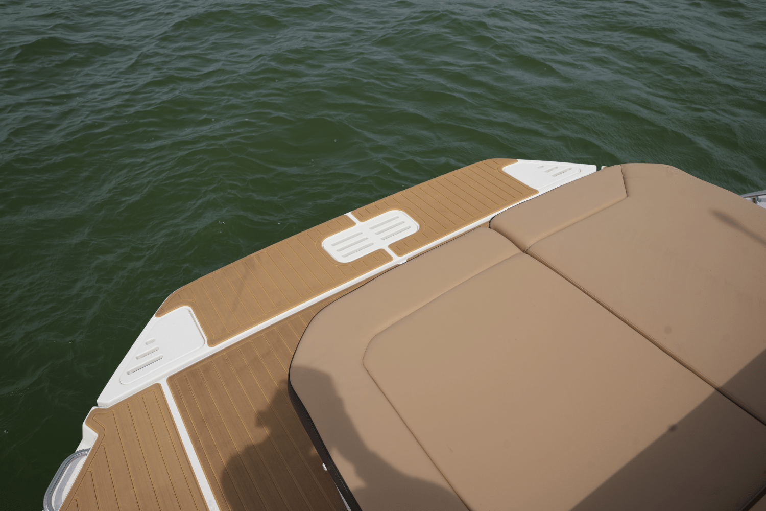 Slide: The Image of Sea Ray 320 SUNDANCER 2023 - 8