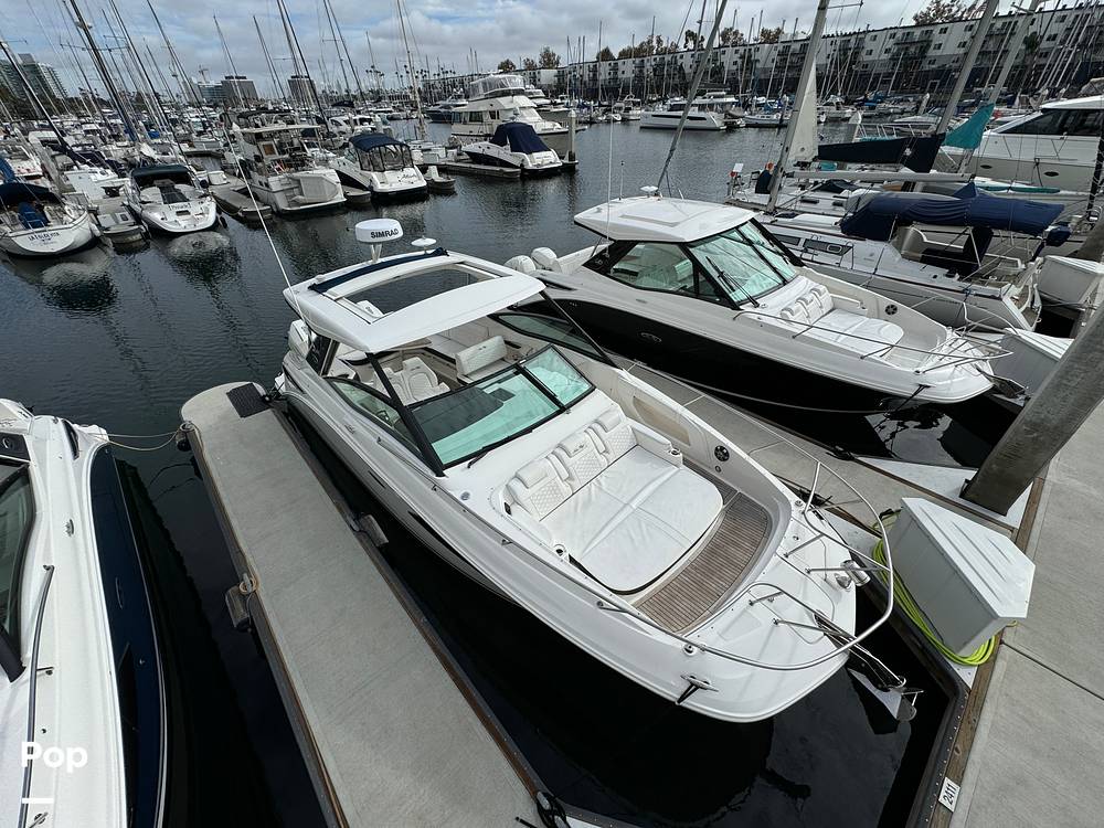 Slide: The Image of Sea Ray 320 SUNDANCER OB 2021 - 14961612