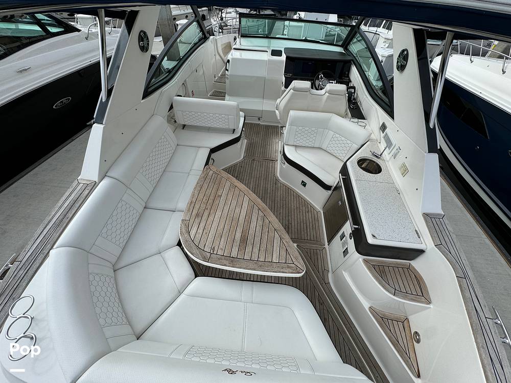 Slide: The Image of Sea Ray 320 SUNDANCER OB 2021 - 14961615