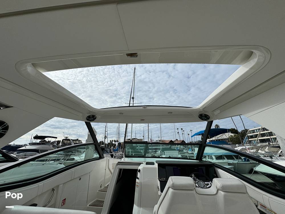 Slide: The Image of Sea Ray 320 SUNDANCER OB 2021 - 14961605