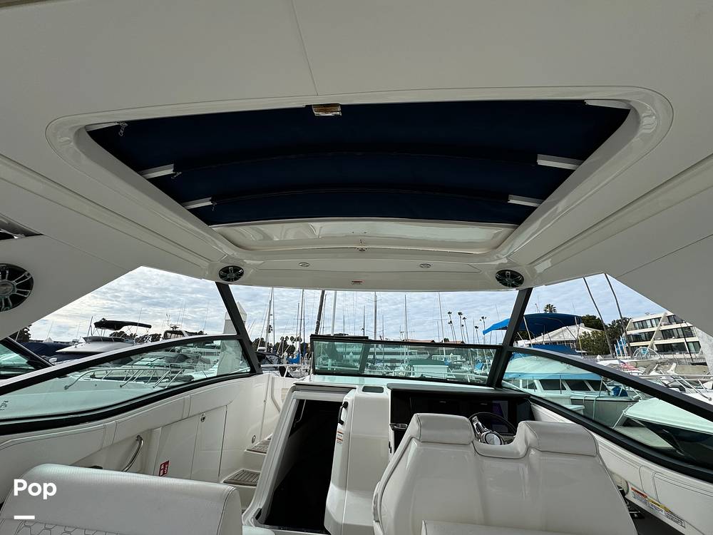 Slide: The Image of Sea Ray 320 SUNDANCER OB 2021 - 14961604