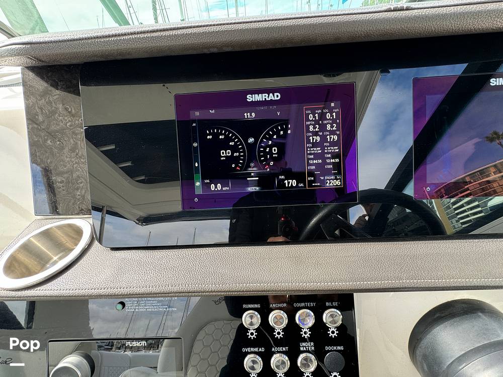 Slide: The Image of Sea Ray 320 SUNDANCER OB 2021 - 14961550